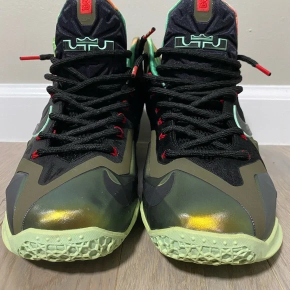 Lebron XI - Picture 2 of 16